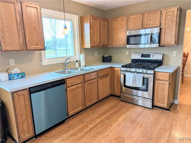 $339,900 | 8218 Perch Drive, Clay, NY 13090