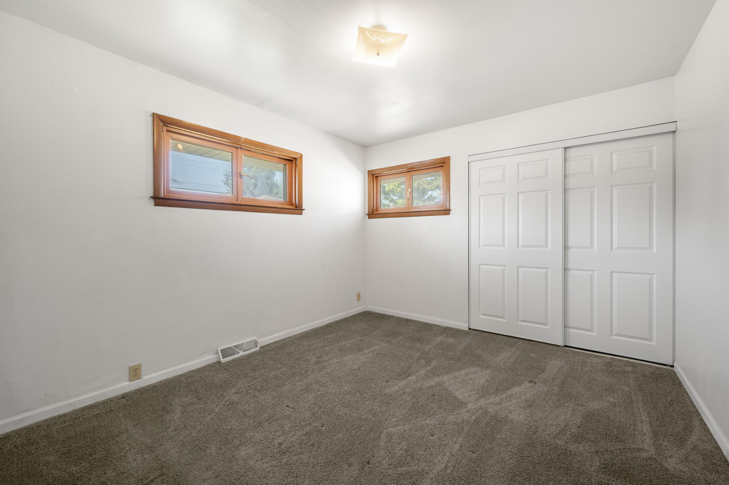 7719 West Winfield Avenue Milwaukee, WI 53218 - Photo 14 of 19 14_ElizabethKrier_DSC6918
