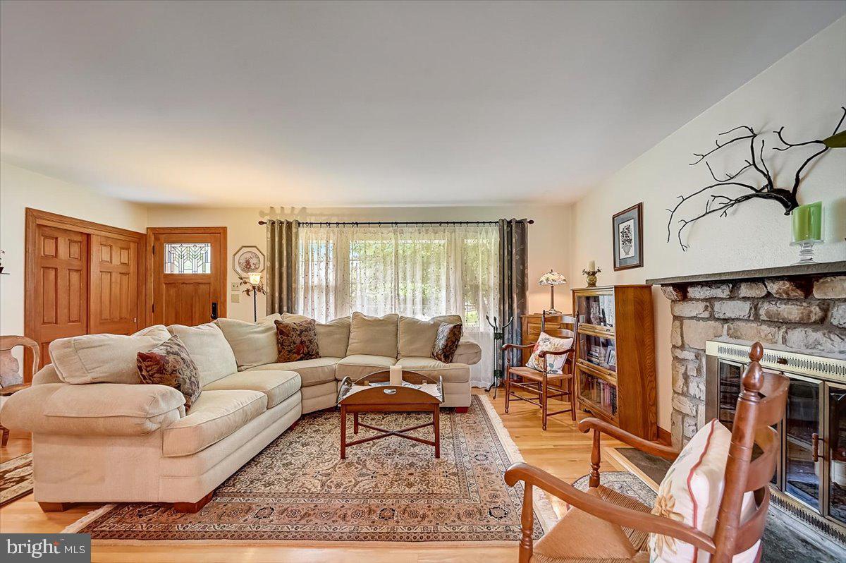 317 Garden Road Oreland, PA 19075 - Photo 8 of 48 Gallery Image 8