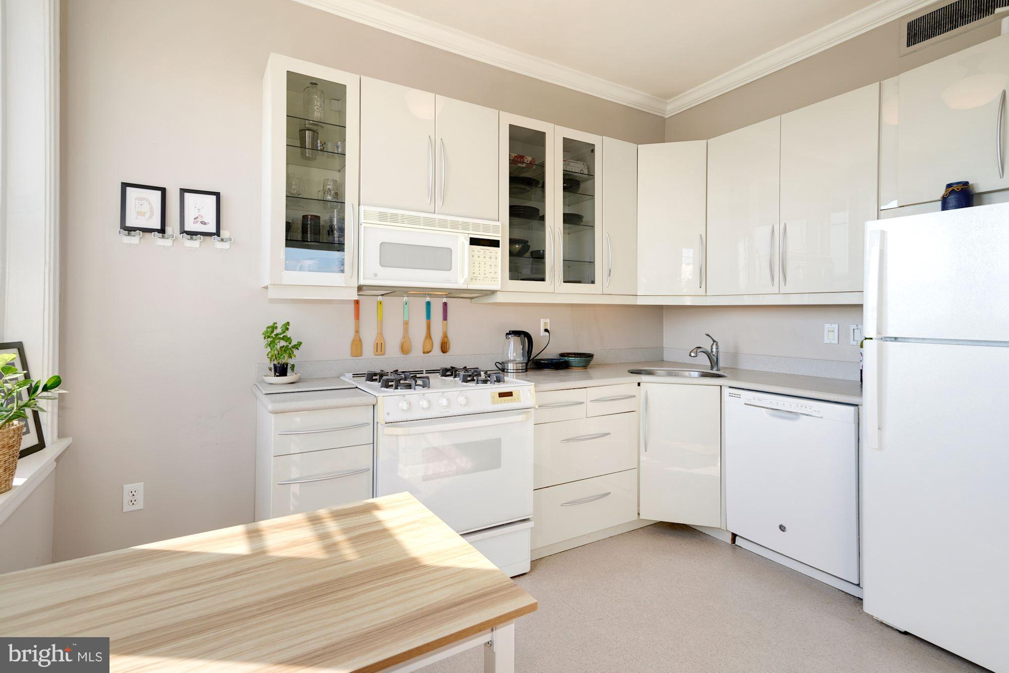 1851 Columbia Road Northwest, Unit 704 Washington, DC 20009 - Photo 7 of 16 Tons of cabinet space
