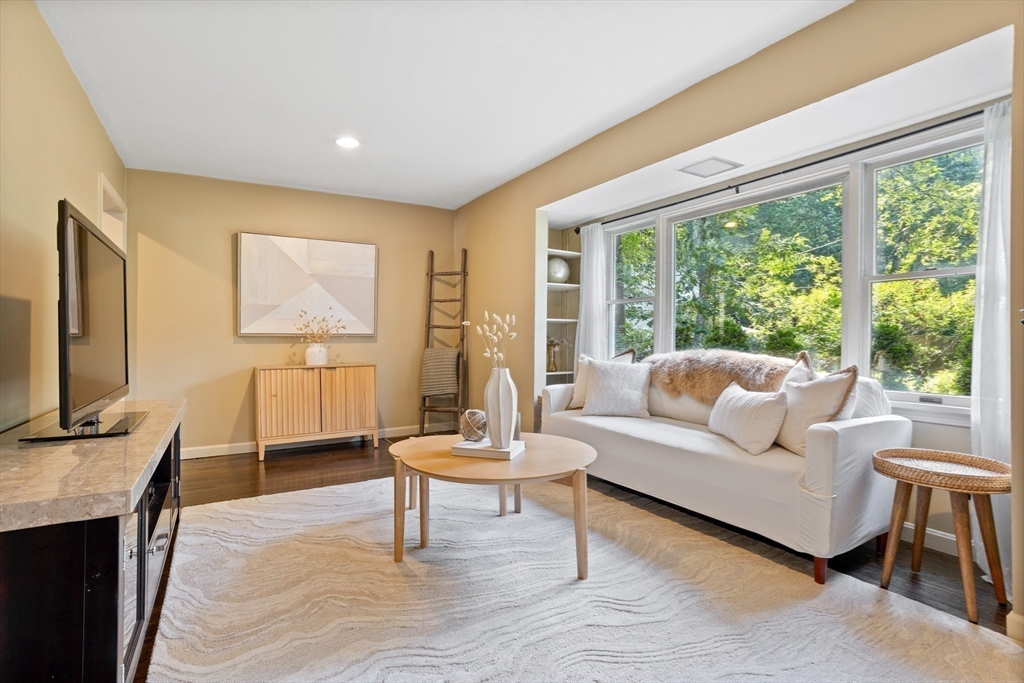 16 Lowell Road North Reading, MA 01864 - Photo 4 of 25 Gallery Image 4