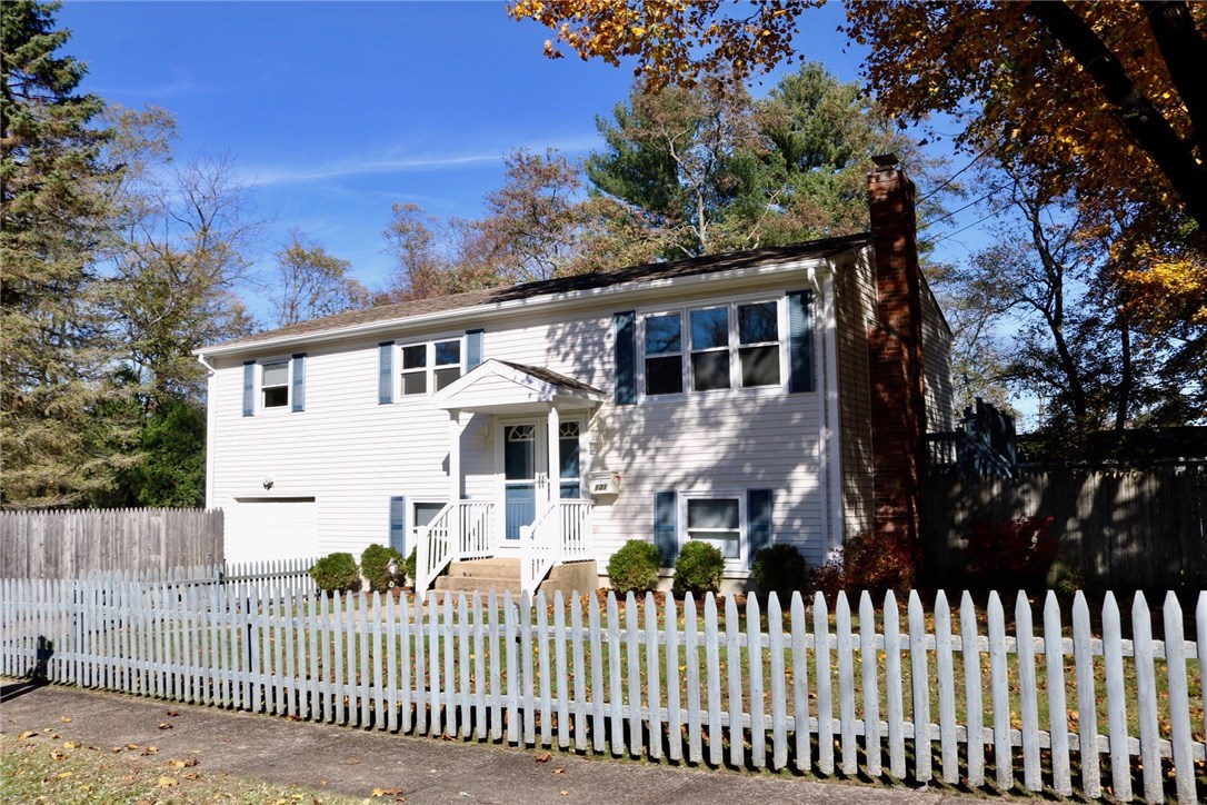 131 Lockhaven Road Warwick, RI 02889 - Photo 2 of 29