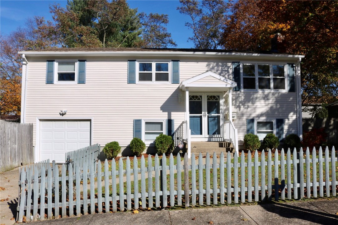 131 Lockhaven Road Warwick, RI 02889 - Photo 3 of 29