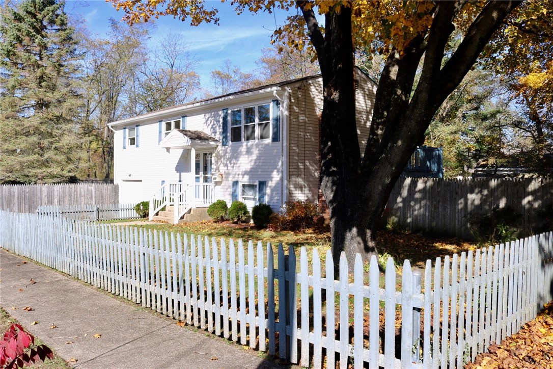 131 Lockhaven Road Warwick, RI 02889 - Photo 4 of 29