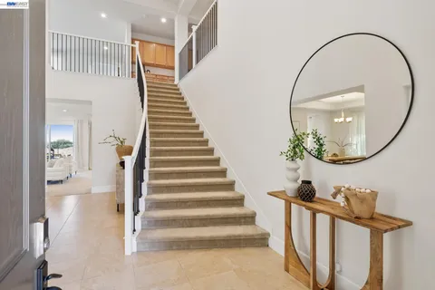 $2,599,000 | 5 Stirling Way, Hayward, CA 94542