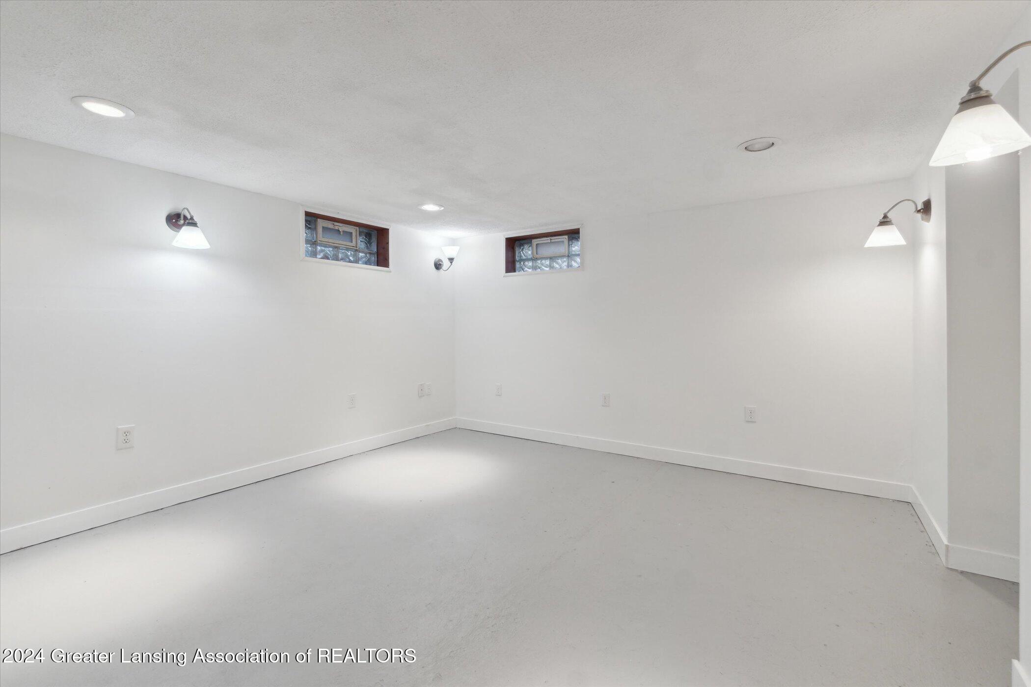 601 Ridgewood Avenue Lansing, MI 48910 - Photo 26 of 35 44-601-Ridgewood-Ave-Lansing-MI-48910-Wi