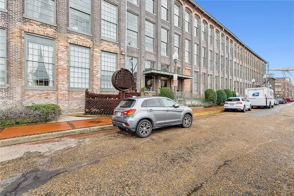 $2,350 | 920 Poeyfarre Street, Unit 303, New Orleans, LA 70130