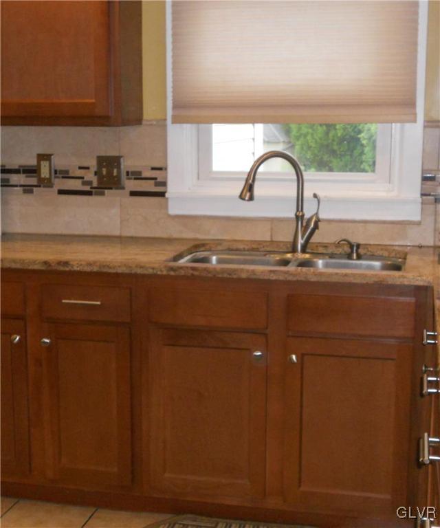 1571 Valley Road Bethlehem, PA 18018 - Photo 8 of 34 Gallery Image 8