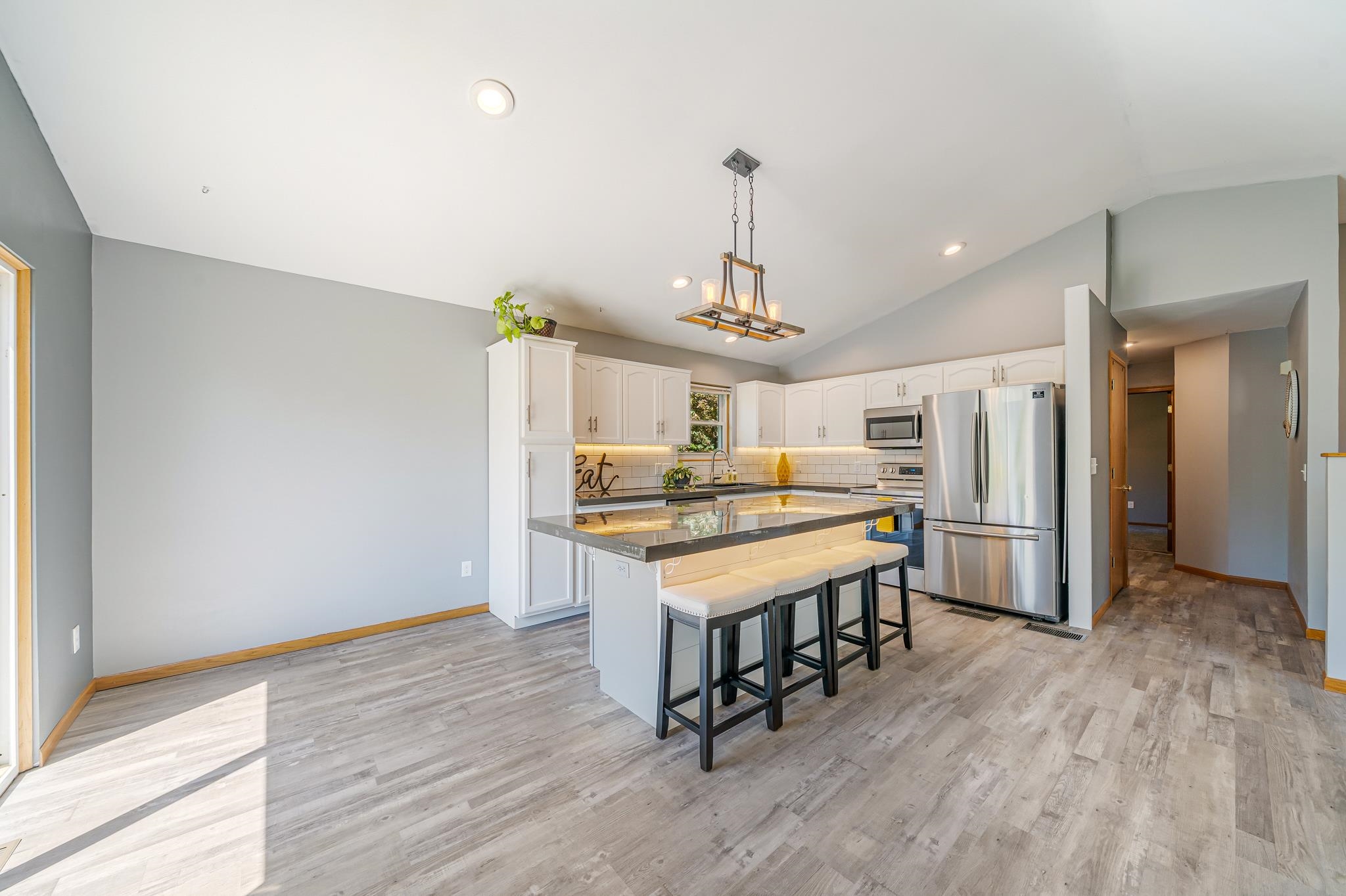 3393 Harbor Bay Road Oshkosh, WI 54901 - Photo 5 of 40