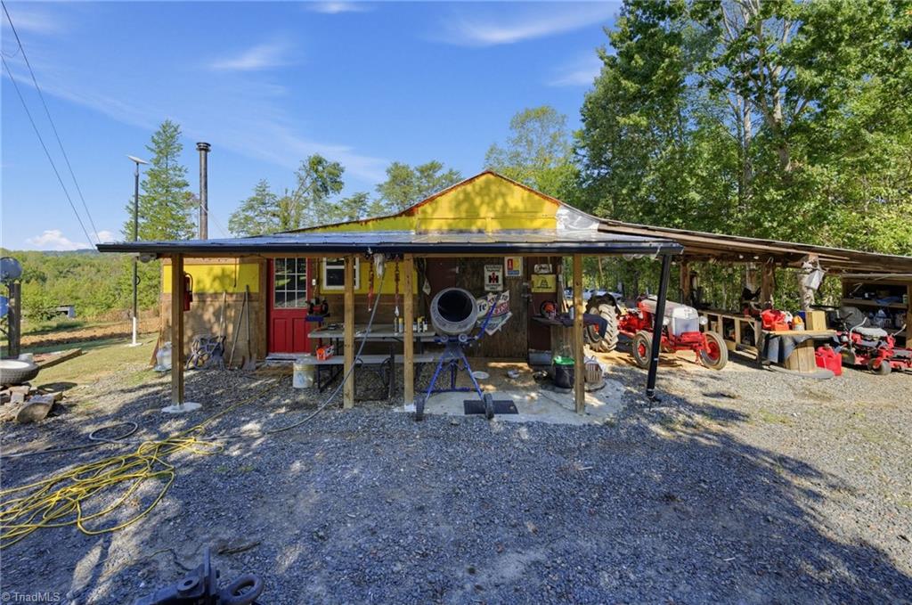 1158 Rockingham Lake Road Reidsville, NC 27320 - Photo 6 of 29 Gallery Image 6