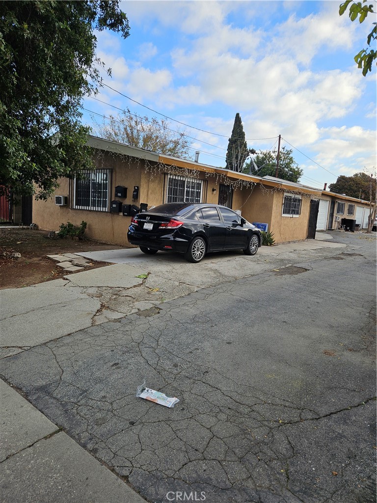a view of a car in front of a house