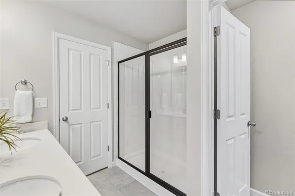 a en suite bathroom with a shower