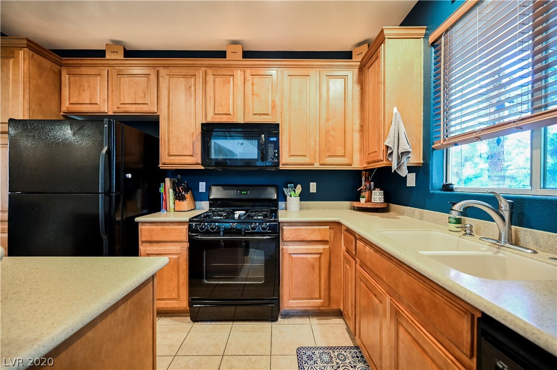 8056 Aztec Basin Avenue Las Vegas, NV 89131 - Photo 18 of 37