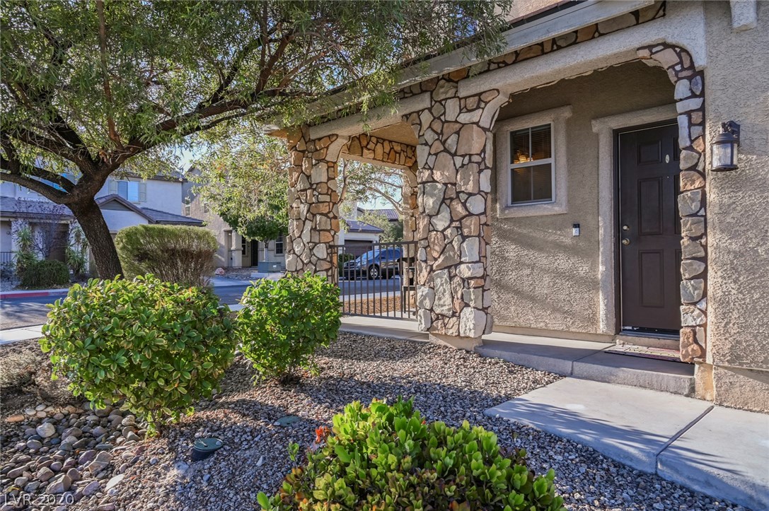 8056 Aztec Basin Avenue Las Vegas, NV 89131 - Photo 4 of 37