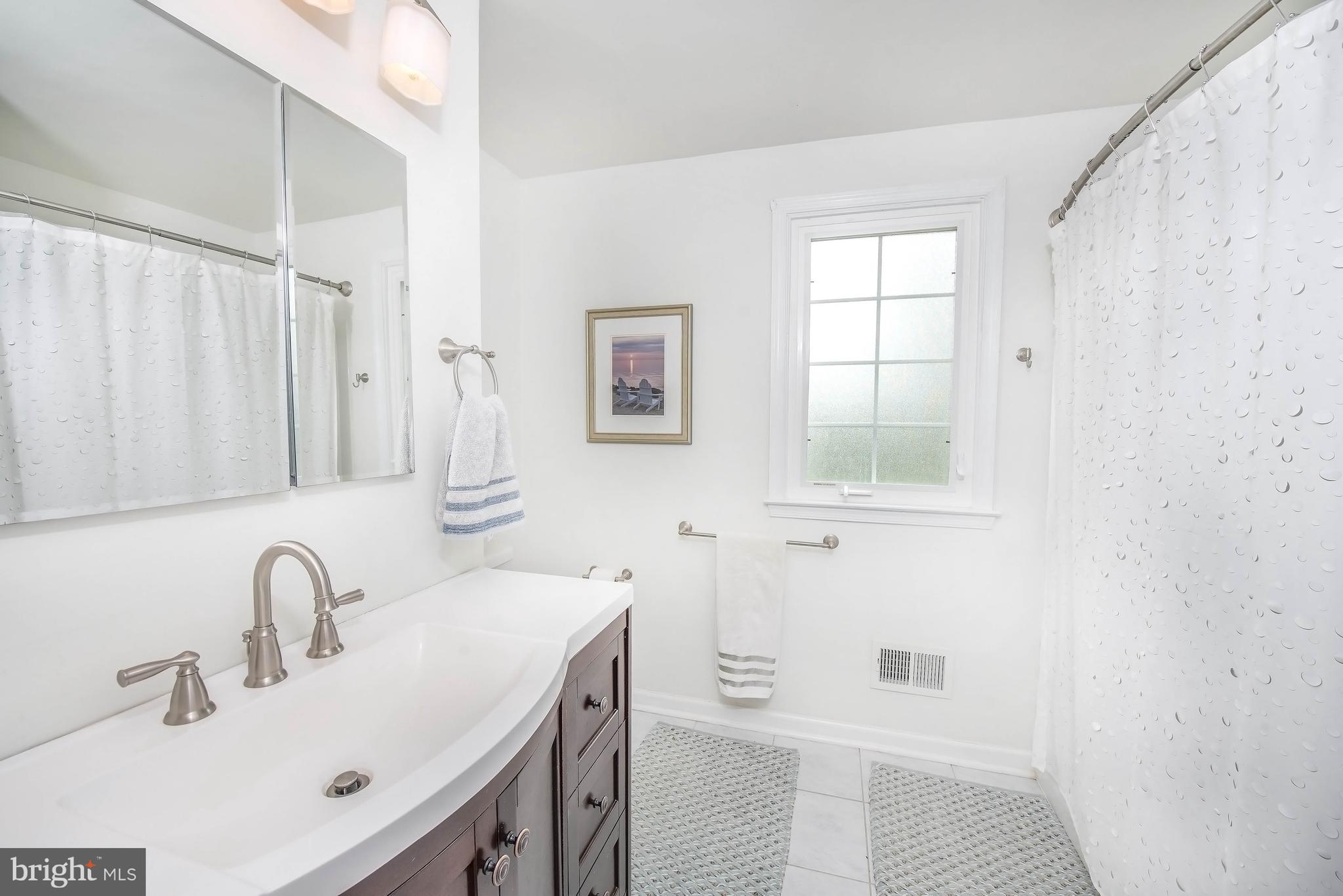 700 Fawn Road Newark, DE 19711 - Photo 33 of 38 another 2nd floor bath view