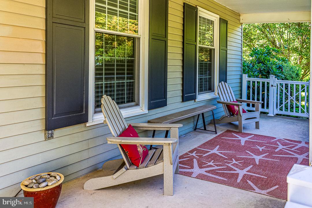 700 Fawn Road Newark, DE 19711 - Photo 6 of 38 spacious front porch for relaxing