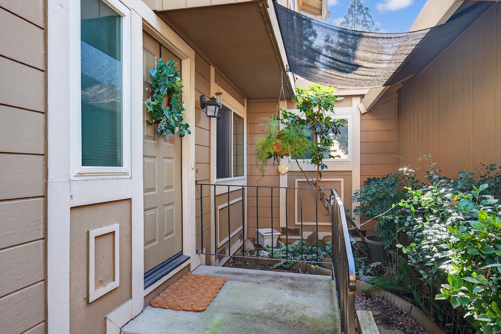 7059 Lompoc Court Citrus Heights, CA 95621 - Photo 5 of 53 a view of a entrance of the house