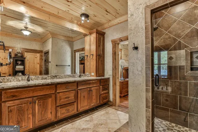 a view of a livingroom with furniture