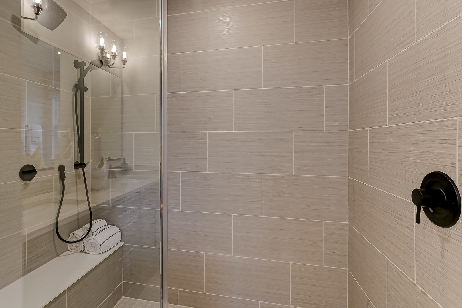 4465 Chelsea Mnr Circle Aurora, IL 60504 - Photo 25 of 30 a bathroom with a shower