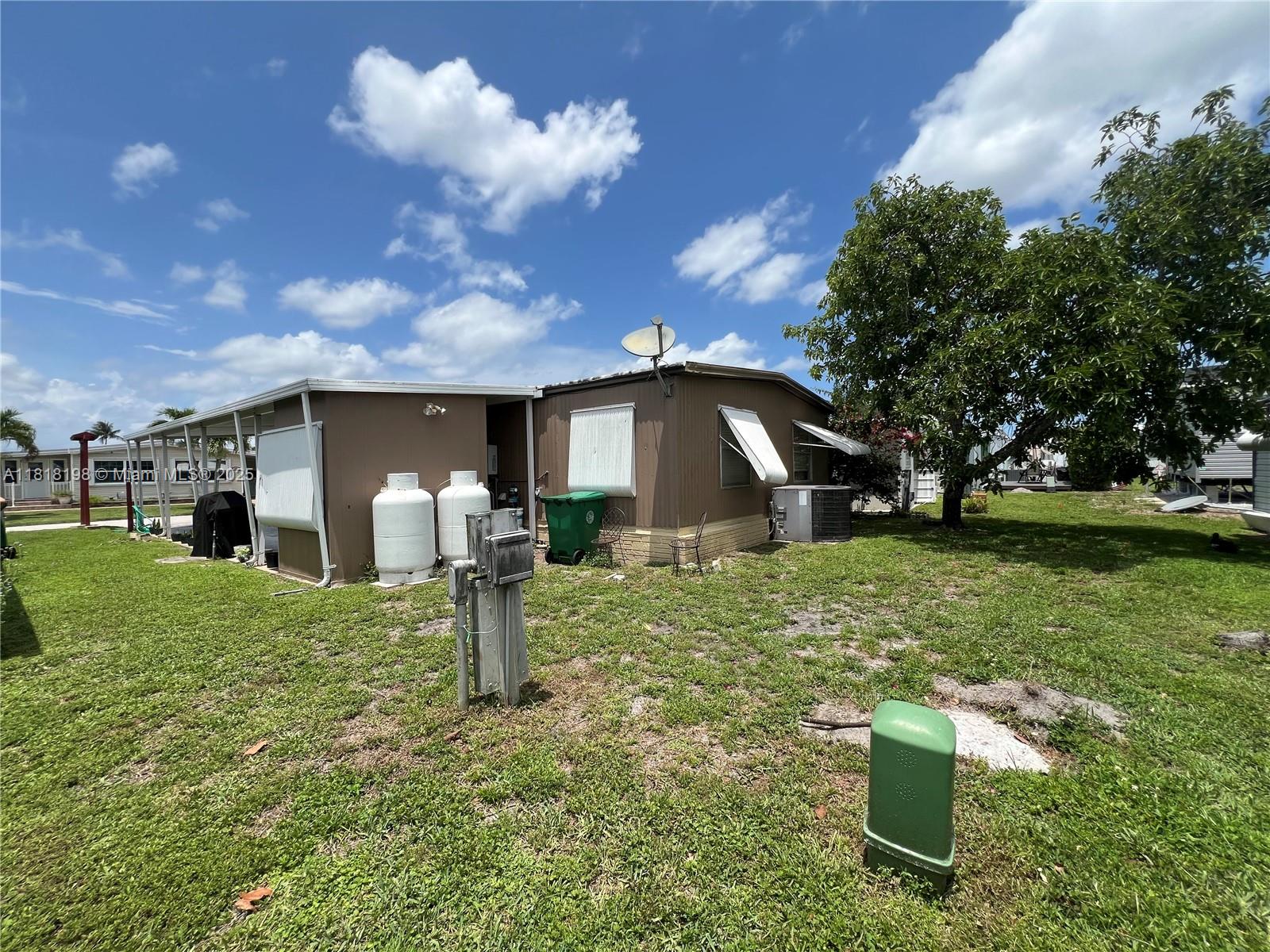 Davie Davie, FL 33324 - Photo 5 of 25 a front view of a house with garden