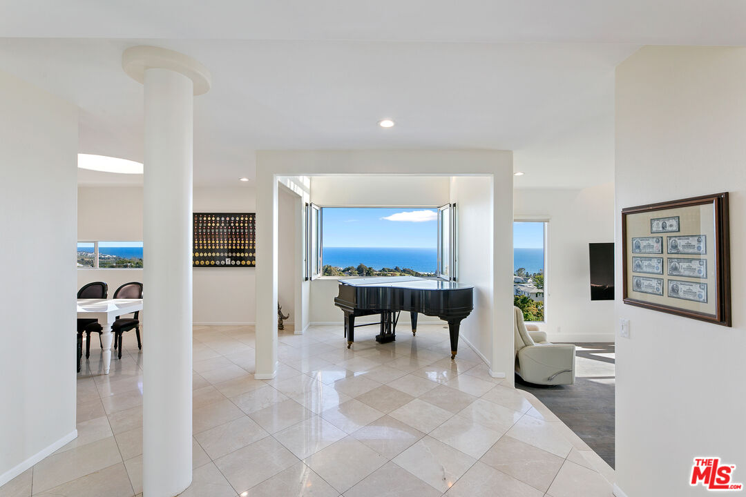 30112 Cuthbert Road Malibu, CA 90265 - Photo 10 of 38