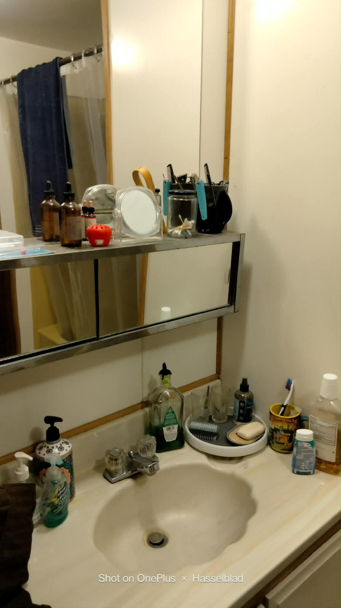 575 Kirkham Road Cave Junction, OR 97523 - Photo 30 of 45 a bathroom with a sink and a mirror