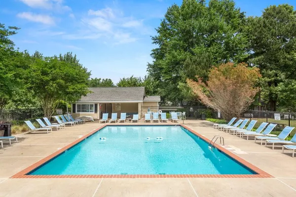 a view of a backyard with pathway