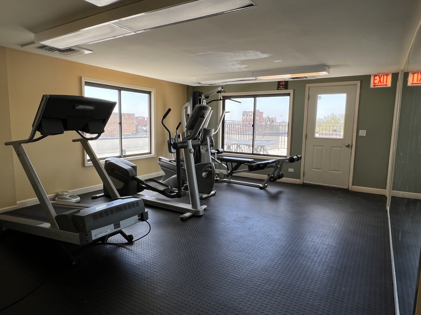 6102 North Sheridan Road, Unit 201 Chicago, IL 60660 - Photo 13 of 15 a view of a room with gym equipment