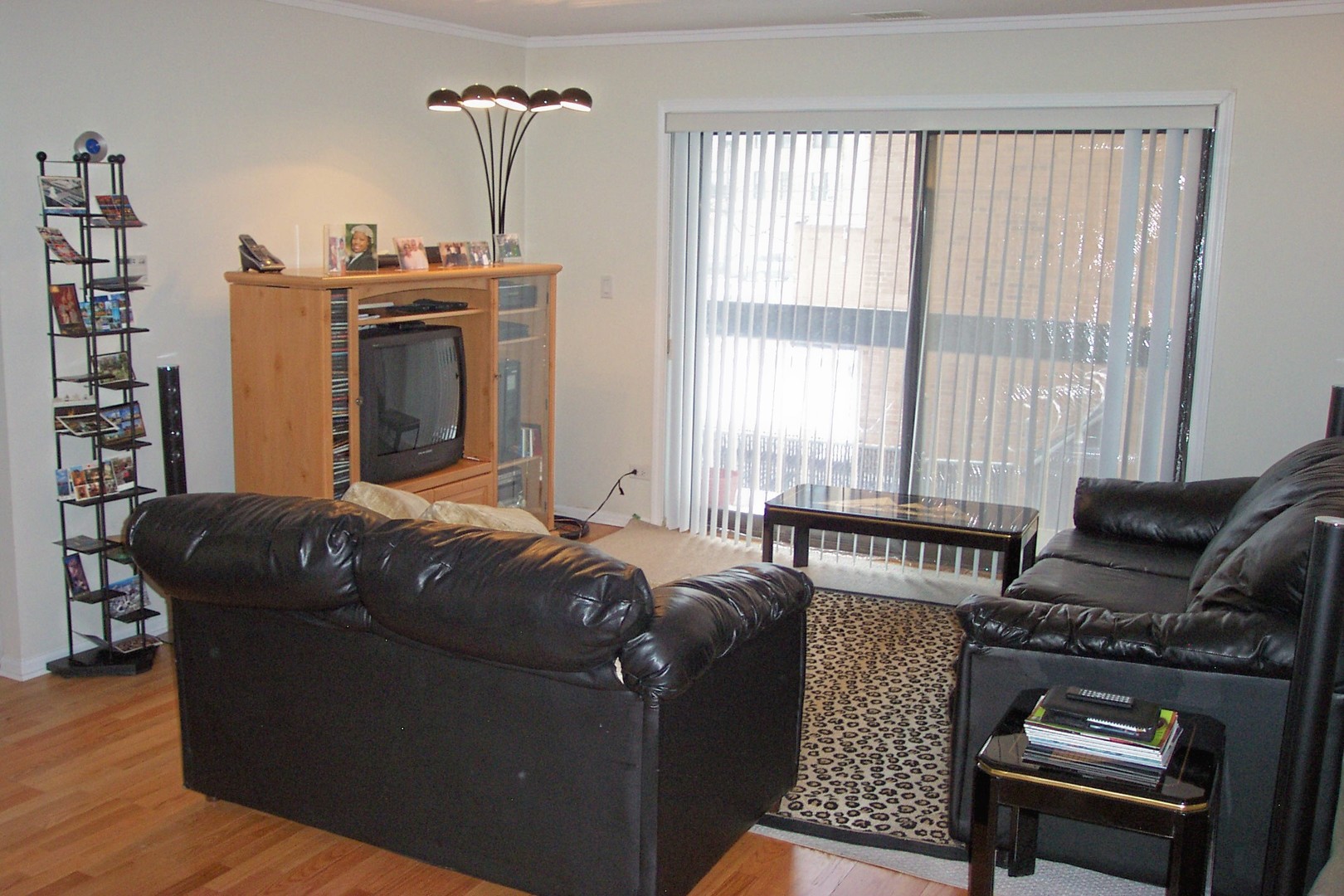 6102 North Sheridan Road, Unit 201 Chicago, IL 60660 - Photo 4 of 15 a living room with furniture a fireplace and a window