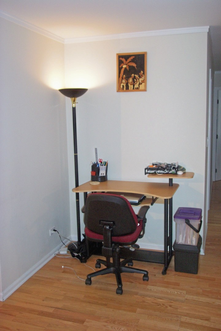 6102 North Sheridan Road, Unit 201 Chicago, IL 60660 - Photo 7 of 15 a view of workspace