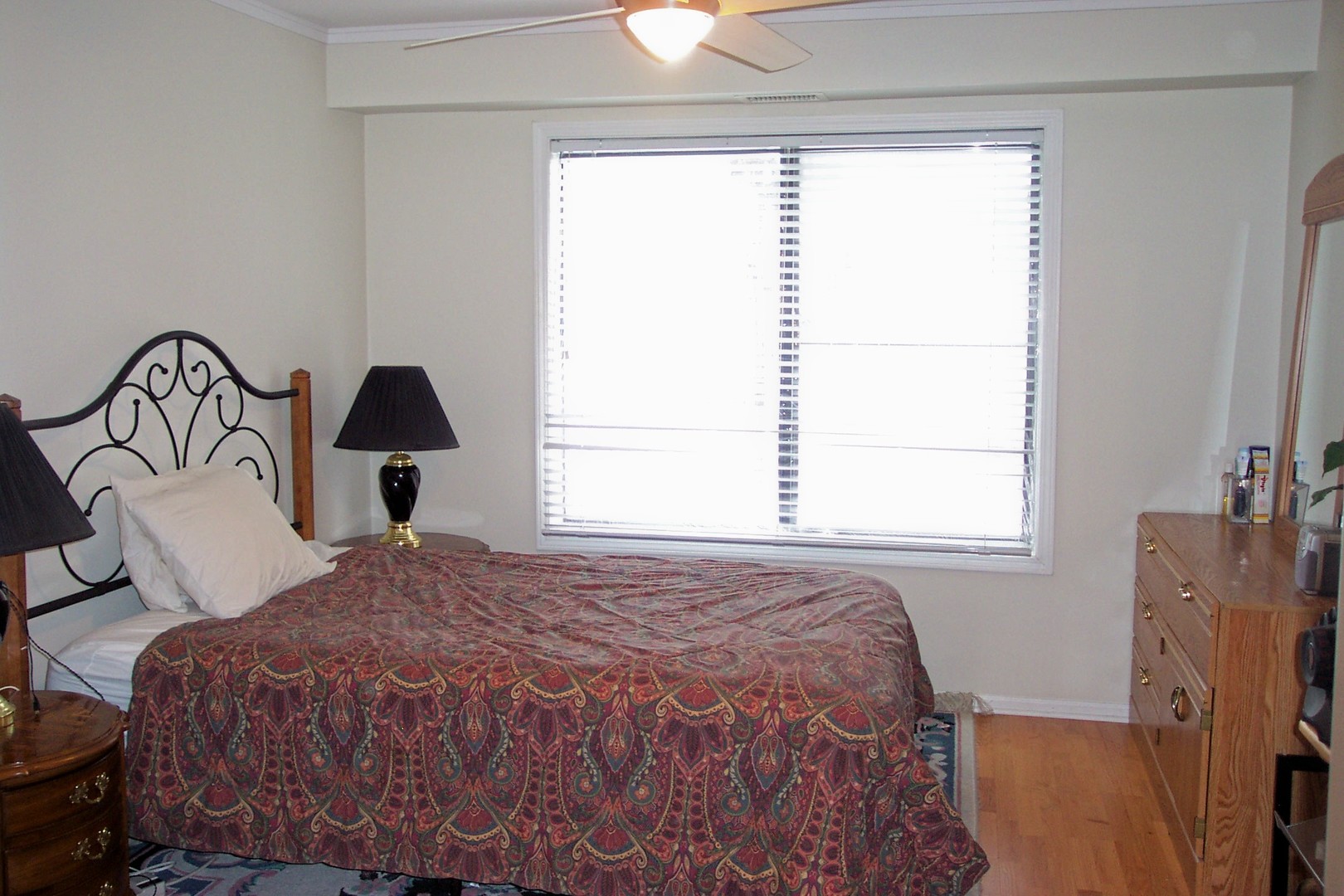 6102 North Sheridan Road, Unit 201 Chicago, IL 60660 - Photo 8 of 15 a bed sitting in a bedroom next to a window