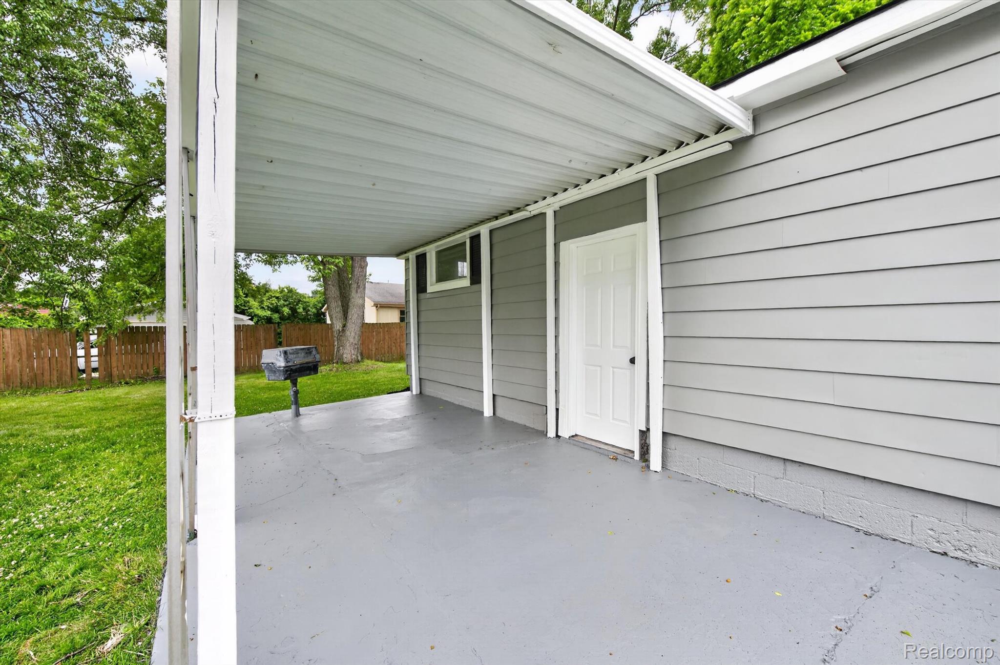 2931 Grant Road Rochester, MI 48309 - Photo 15 of 21 15.jpg