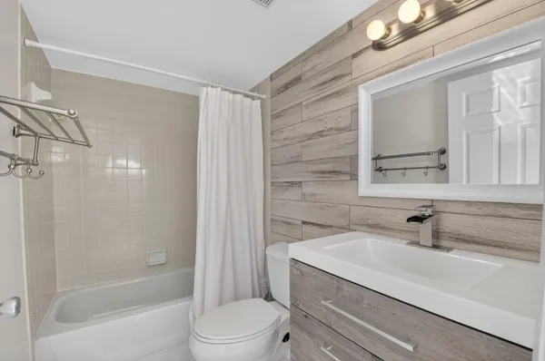 $2,600 | 4310 Village Drive, Unit D, Delray Beach, FL 33445