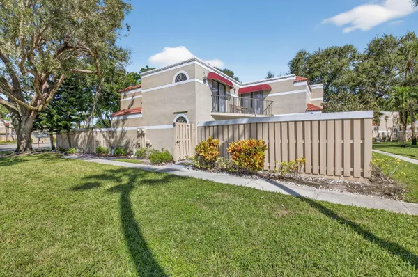 $2,600 | 4310 Village Drive, Unit D, Delray Beach, FL 33445