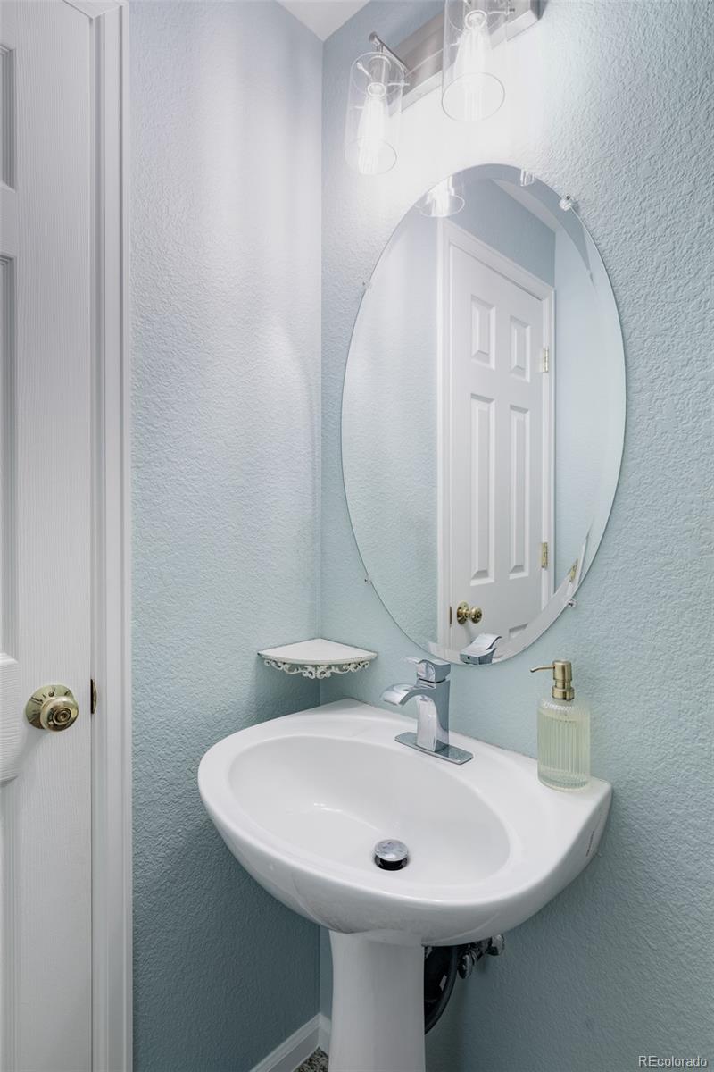 10231 Rustic Redwood Lane Highlands Ranch, CO 80126 - Photo 13 of 37 Gallery Image 13