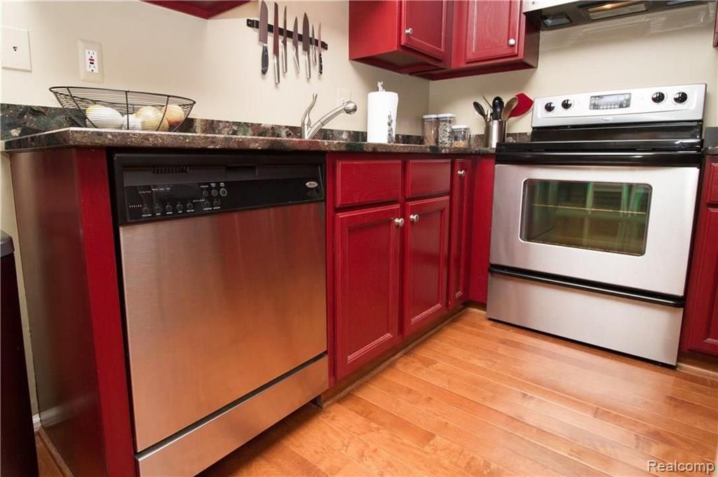 1443 Chesapeake Road Royal Oak, MI 48067 - Photo 22 of 36
