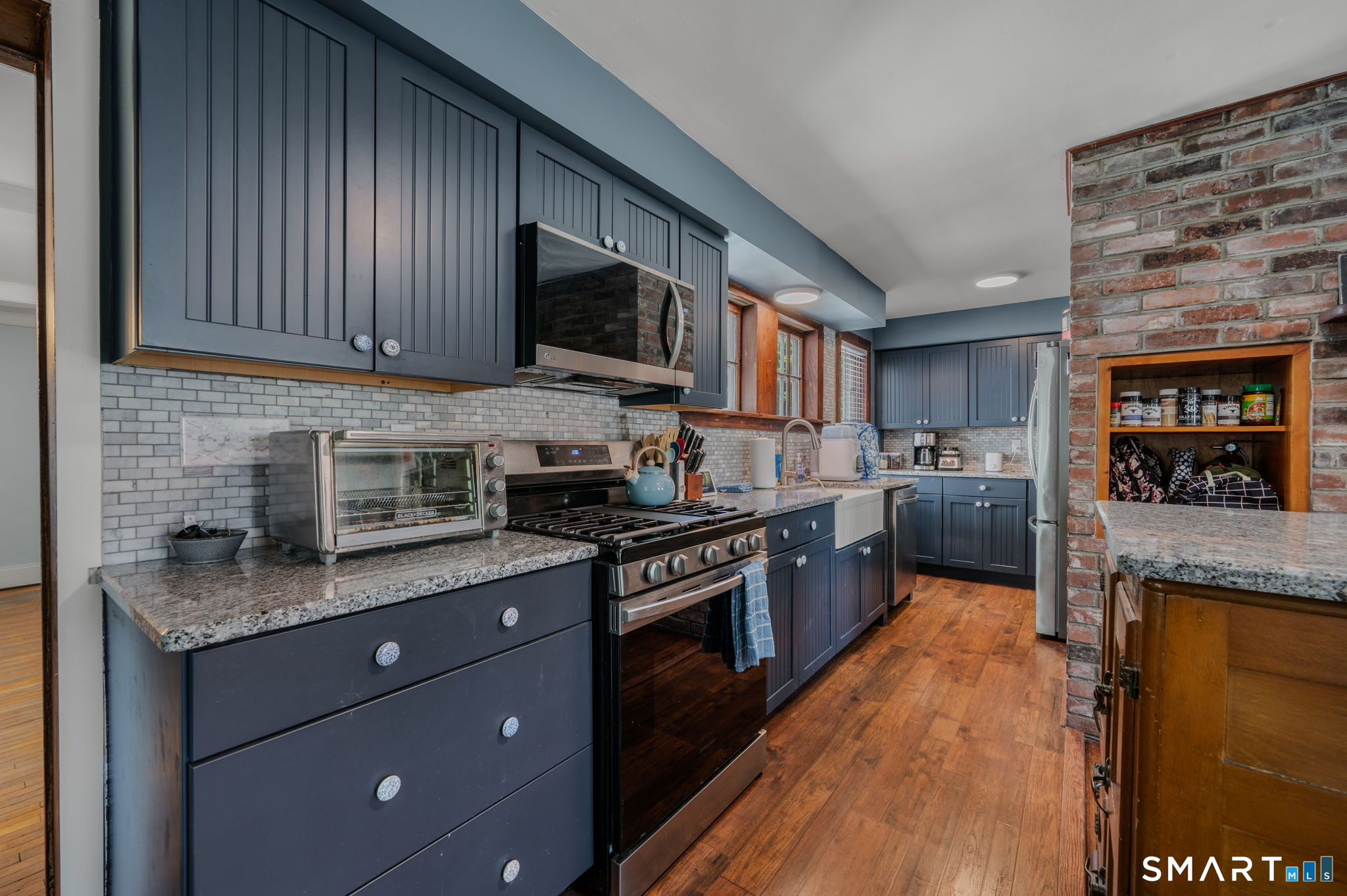 616 Murdock Avenue Meriden, CT 06450 - Photo 2 of 38