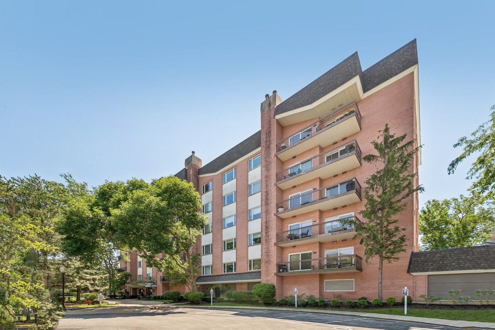 209 Rivershire Lane, Unit 504 Lincolnshire, IL 60069 - Photo 2 of 40