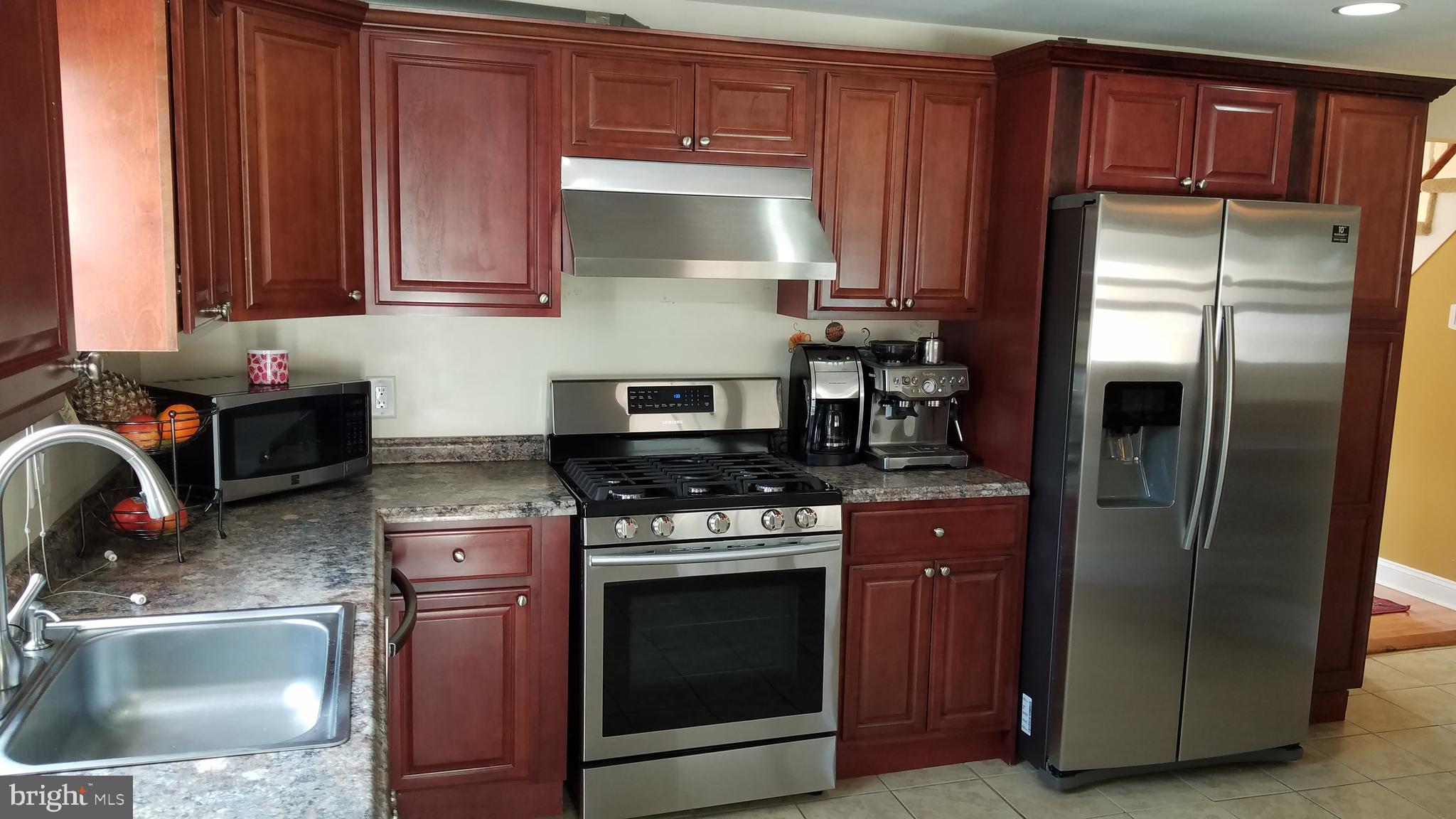 1073 County Line Road Huntingdon Valley, PA 19006 - Photo 3 of 33 Kitchen- Brand new Stainless Steel Appliances
