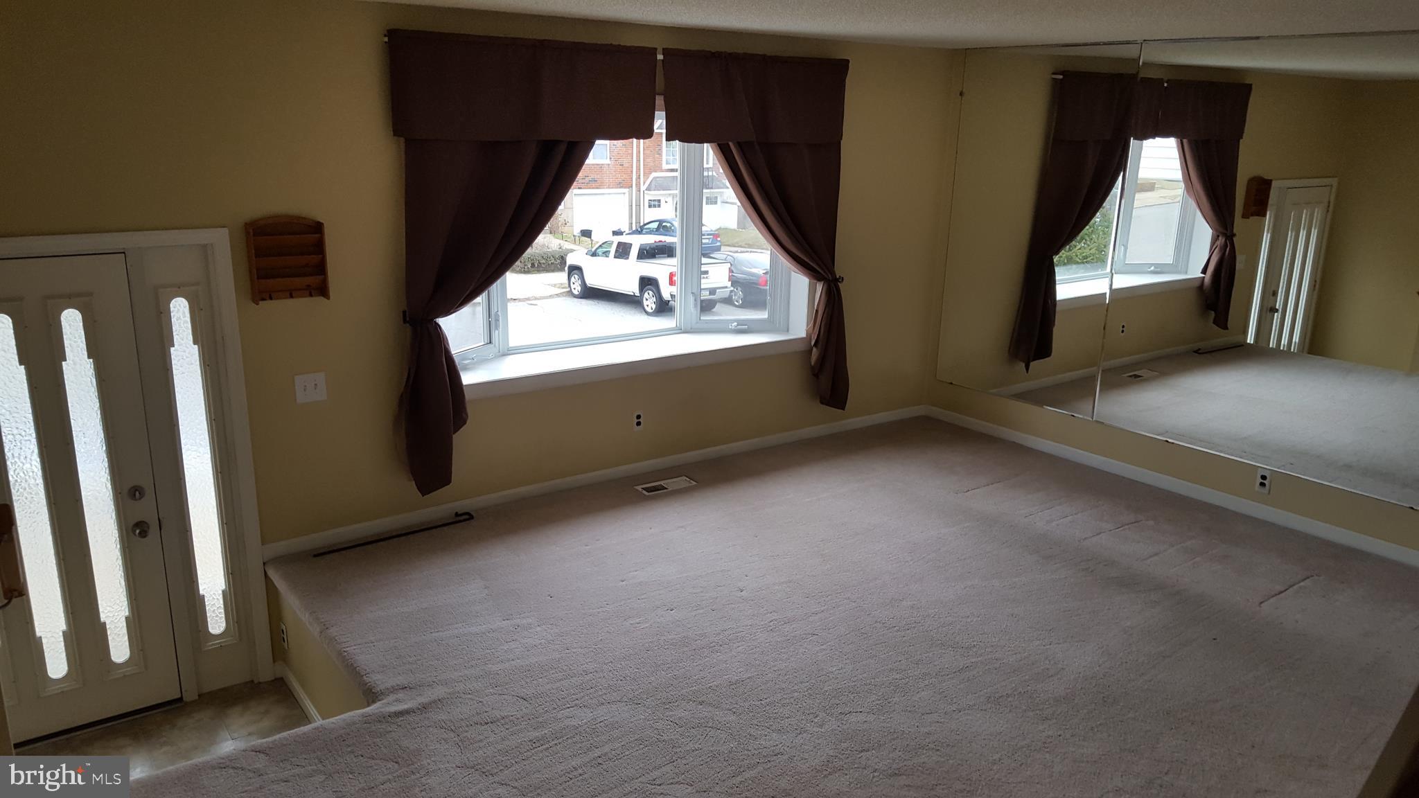 12837 Elnora Road Philadelphia, PA 19154 - Photo 5 of 39