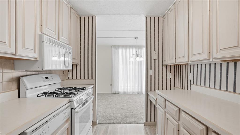 1160 Bower Hill Road, Unit 716A Mt. Lebanon, PA 15243 - Photo 22 of 36 View of Dining Area