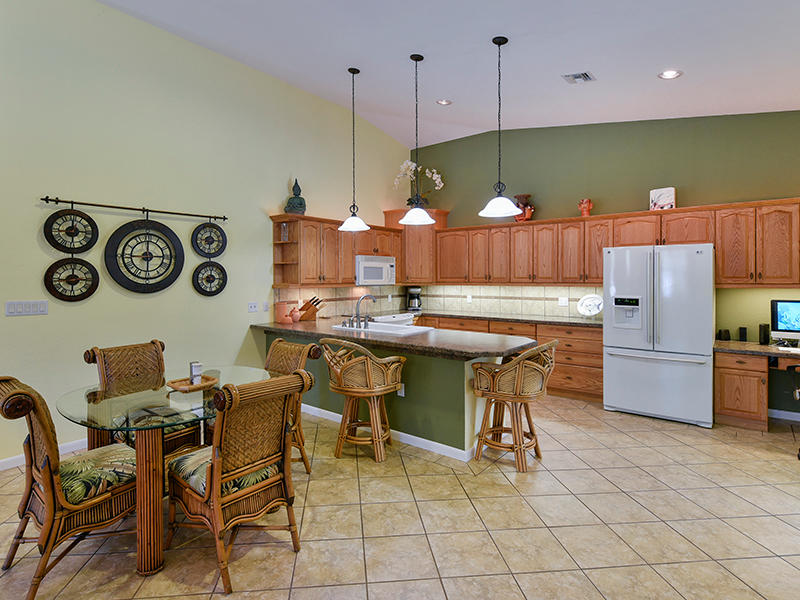 11 Abaco Road Key Largo, FL 33037 - Photo 4 of 15 Dining & Kitchen Area