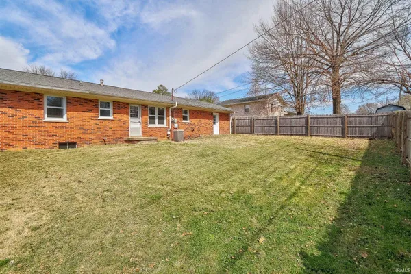 $209,900 | 330 Vista Drive, Mount Vernon, IN 47620