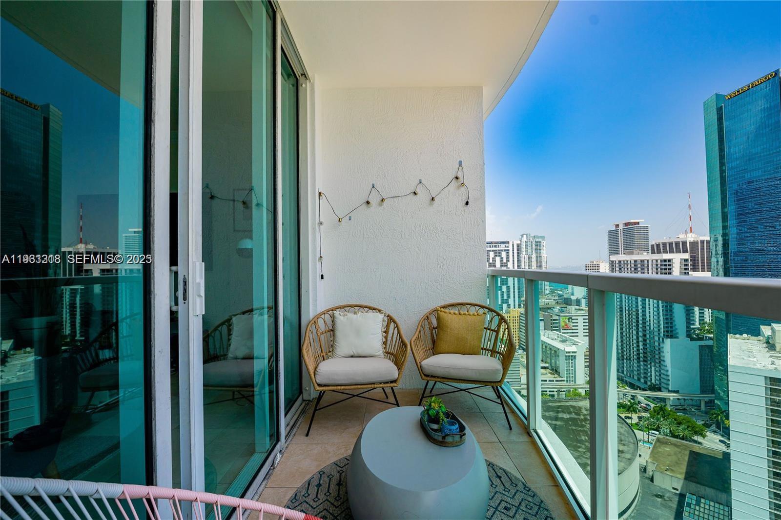 31 Southeast 5th Street, Unit 3716 Miami, FL 33131 - Photo 19 of 37 a patio with glass top table and chairs