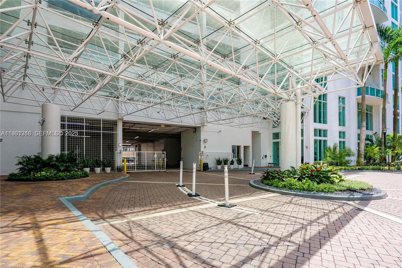 31 Southeast 5th Street, Unit 3716 Miami, FL 33131 - Photo 30 of 37 a front view of a building