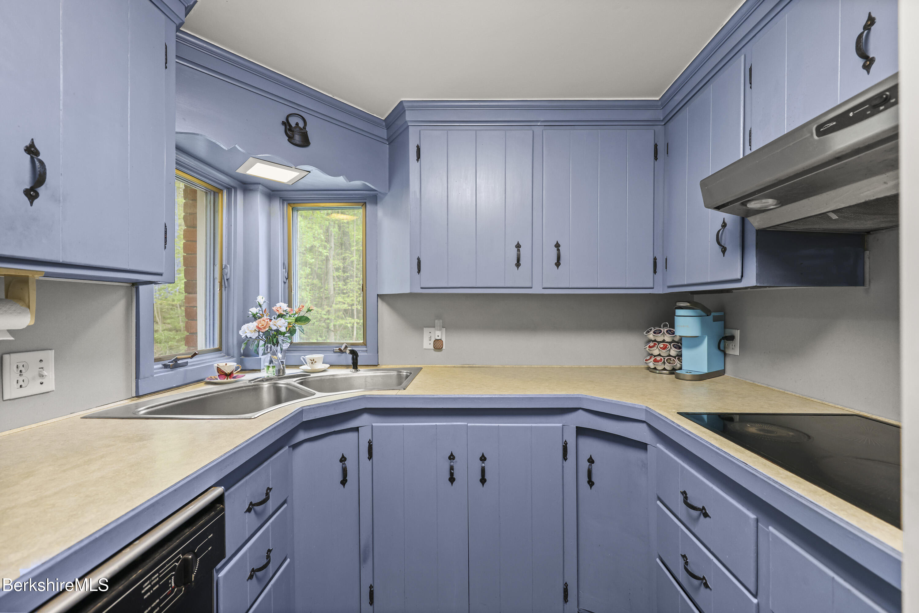 1400 Wells Road Cheshire, MA 01225 - Photo 7 of 44 Kitchen