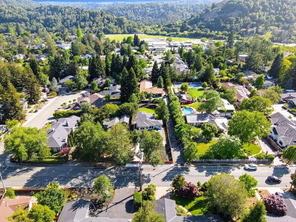 $2,499,000 | 1066 Larch Avenue, Moraga, CA 94556
