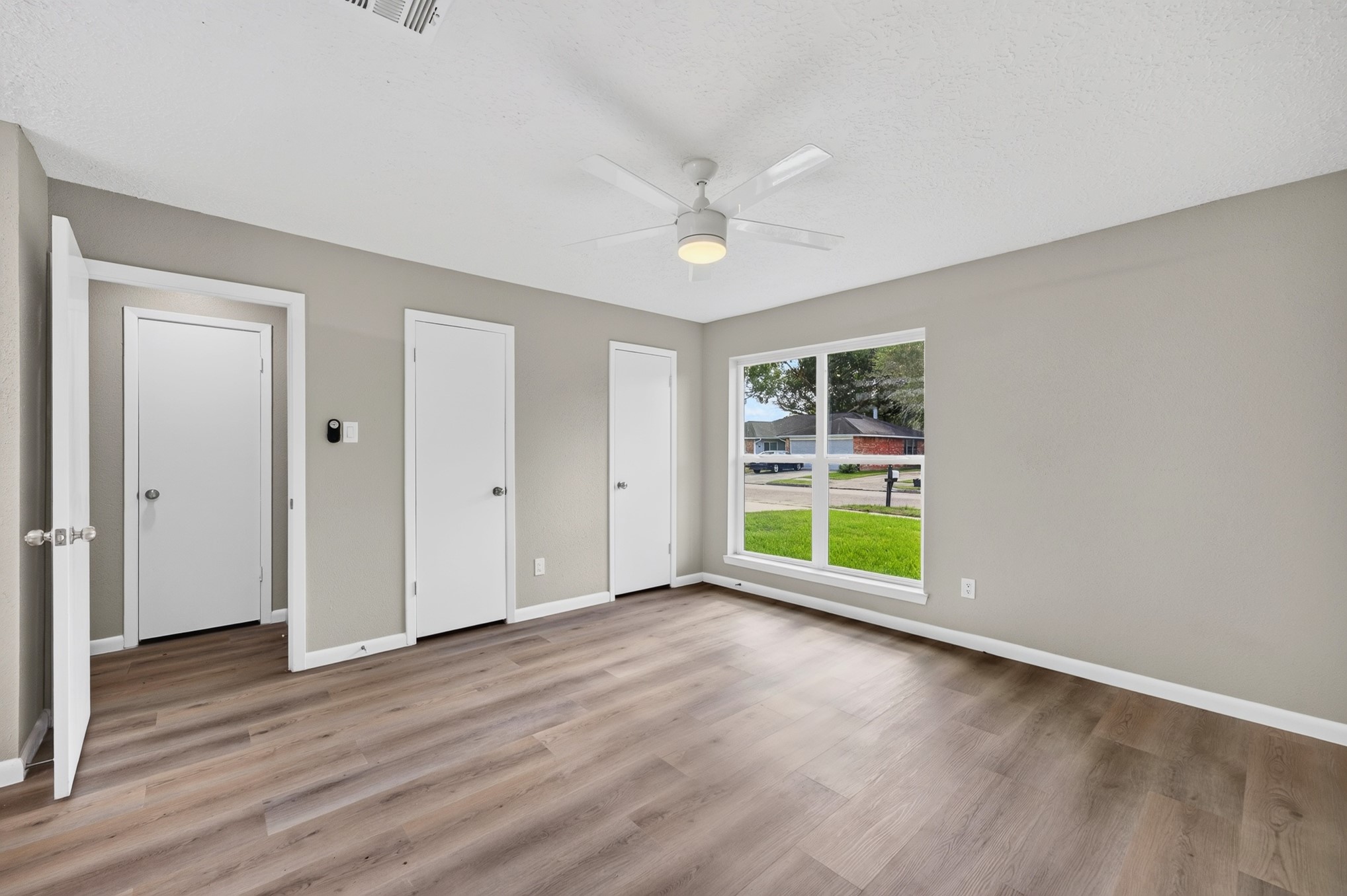 2402 Colonial Ridge Drive Friendswood, TX 77546 - Photo 19 of 38 Gallery Image 19