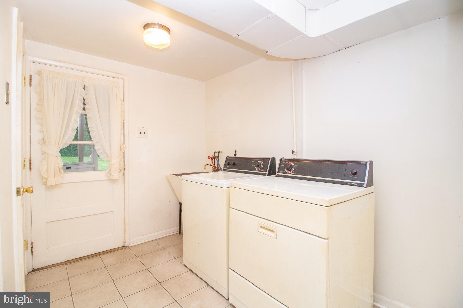 9951 Hardy Road Philadelphia, PA 19115 - Photo 18 of 22 Gallery Image 18