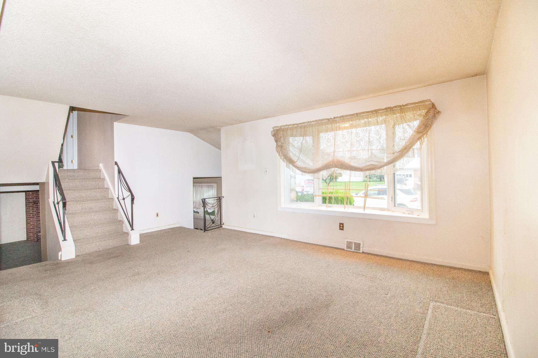 9951 Hardy Road Philadelphia, PA 19115 - Photo 3 of 22 Gallery Image 3